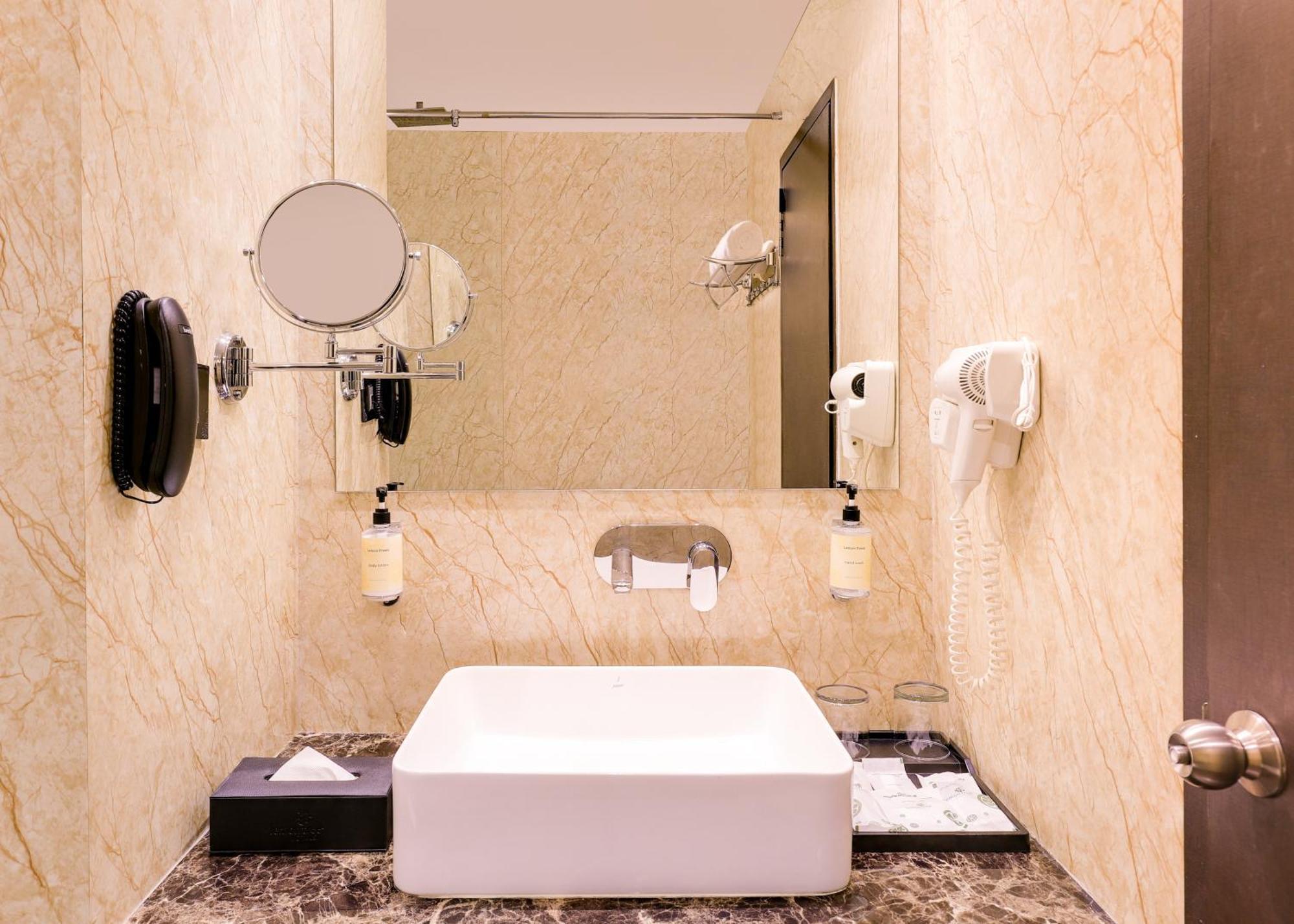 Lemon Tree Hotel Bhopal Dış mekan fotoğraf