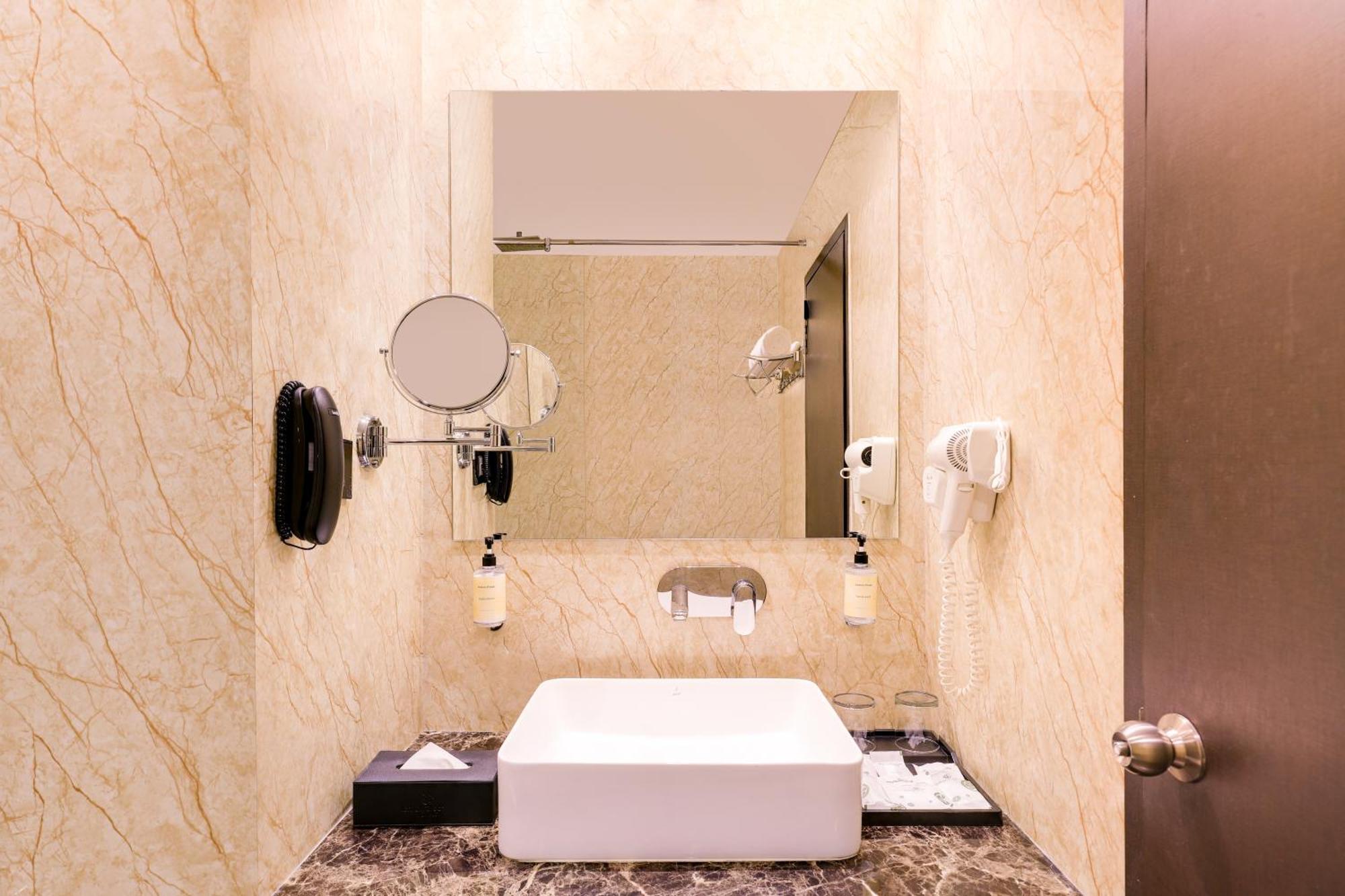 Lemon Tree Hotel Bhopal Dış mekan fotoğraf